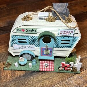 Charming Decorative Camper Birdhouse